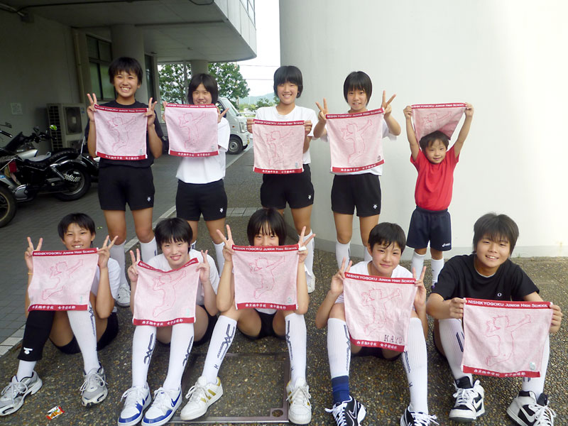 西京極中学 女子バレー部 仲間と共に苦しみ 共に笑いチーム一丸となり戦いました 京都スポーツチームドリーム
